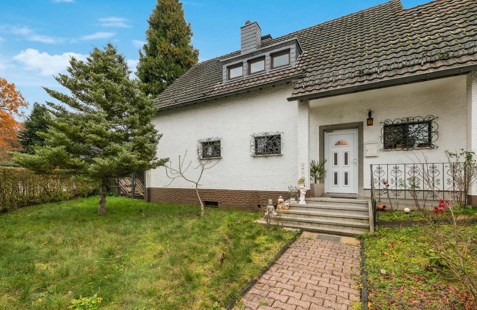 Thumbnail-Großzügiges Einfamilienhaus mit Charakter und Stil