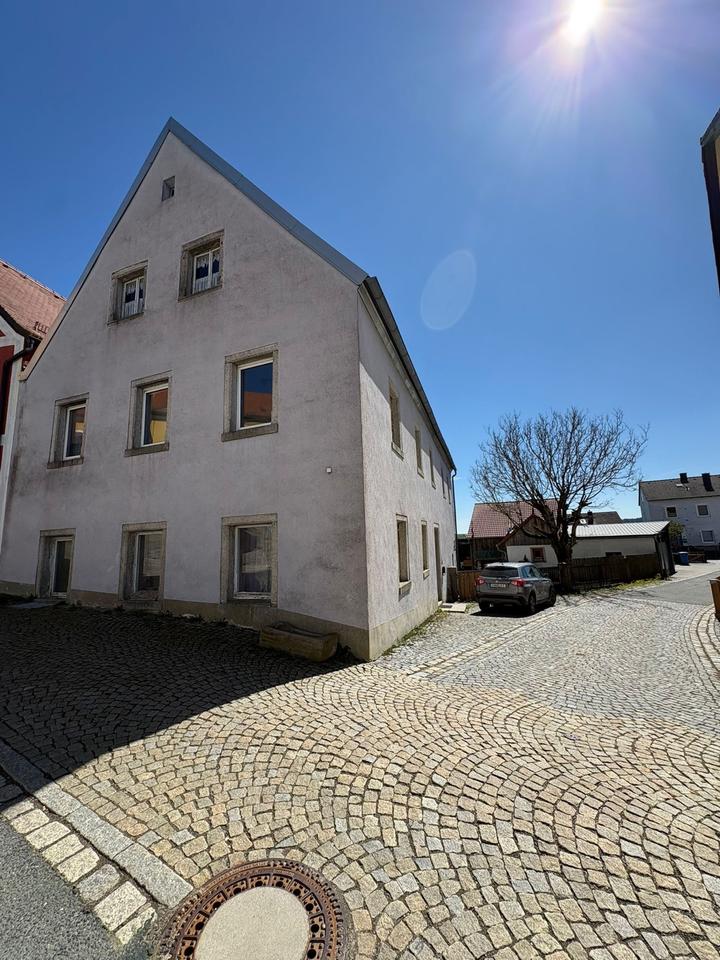 Thumbnail-Einfamilienhaus mit großem Garten und Scheune
