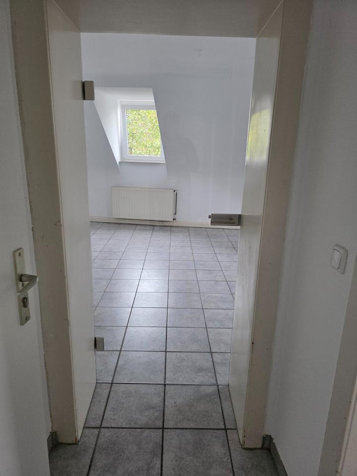 Thumbnail-2-Zimmer-Dachgedchosswohnung in Mönchengladbach-Gladbach