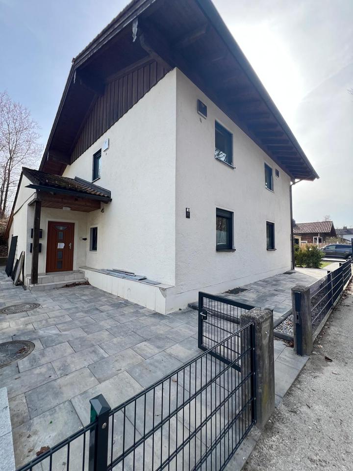 Thumbnail-Moderne 4-Zimmer-Wohnung mit Balkon und Garten