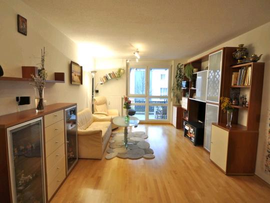 Thumbnail-Helle 2,5-Zimmer-Wohnung im 2. OG mit Balkon in Stuttgart-Hausen