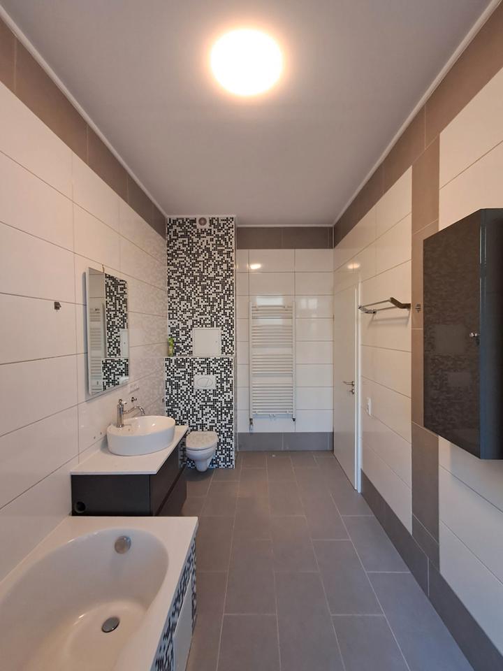 Thumbnail-Anfragen NUR per E-Mail. Top 1,5 Zimmer Terrassenwohnung mit Mega Badezimmer und GarderobenraumAK in der Nahe Magistrat Gelände Bremerhaven. Kein Jobcenter.