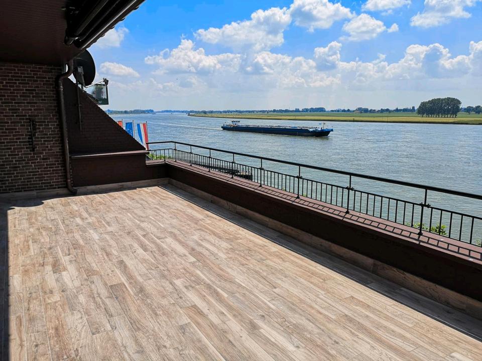 Thumbnail-Einzigartiges Einfamilienhaus an der Rheinpromenade 12