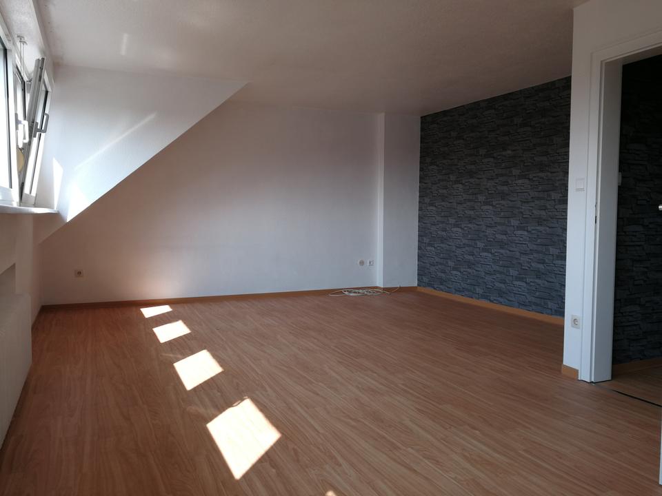 Thumbnail-Schöne DG-Wohnung ab sofort zu vermieten