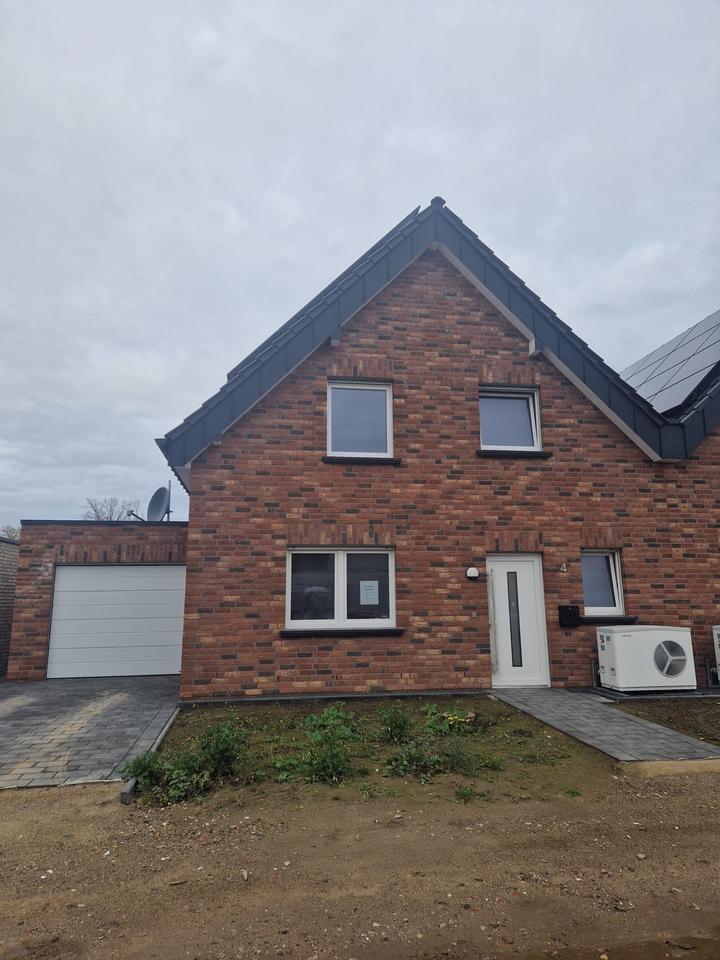 Thumbnail-Doppelhaushälfte Goch-Nierswalde mit Garten und 2 Garagen Neubau