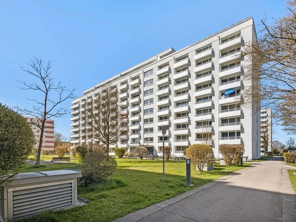 Thumbnail-Möbliertes Zimmer in moderner Wohnung in Oberschleißheim