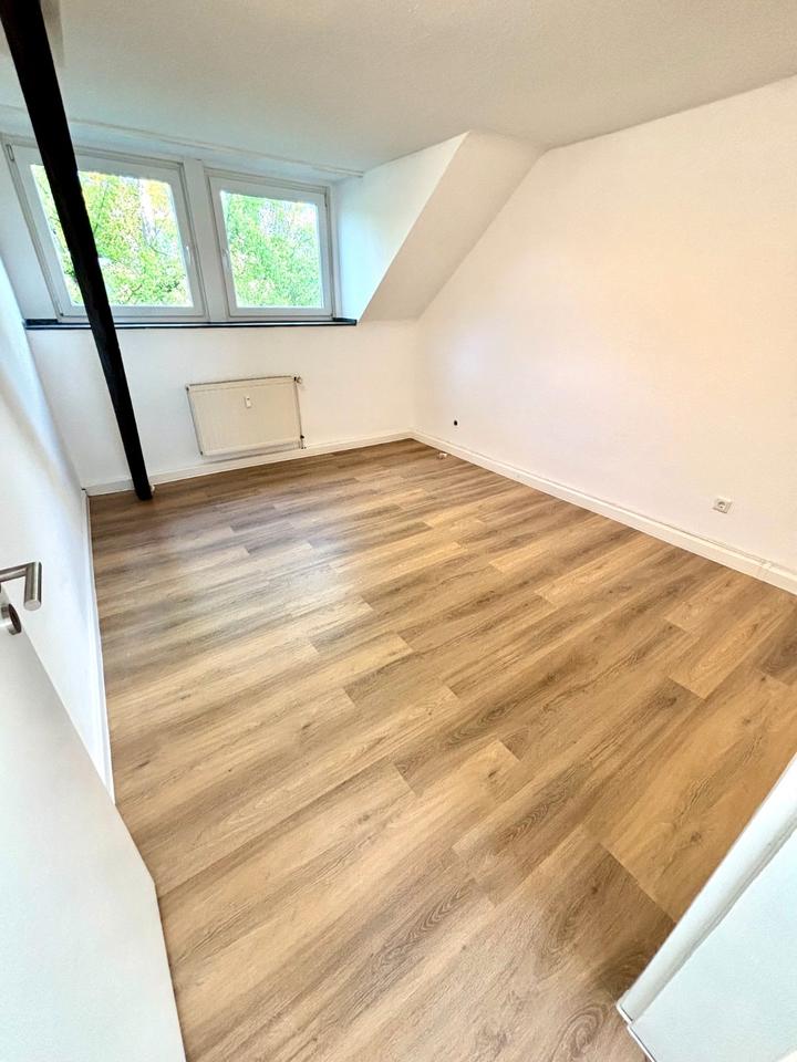 Thumbnail-3-Zimmer Dachgeschoss Wohnung saniert ab 01.06.2026