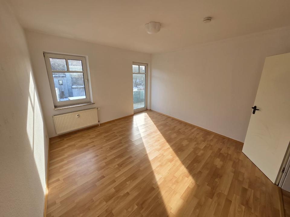 Thumbnail-3-Zimmer-Wohnung, renoviert, B-Schein Pflicht mit Balkon 01.03.26