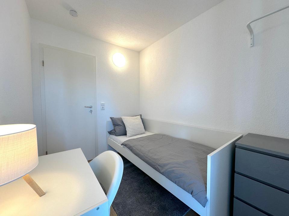 Thumbnail-Möbliertes Zimmer frei in Frauen-WG – Friedrich-Ebert-Straße 15, Schwalbach am Taunus!