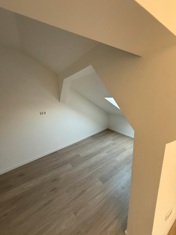 Thumbnail-3-Zimmer-Wohnung, 95 qm– Neu saniert, zentral