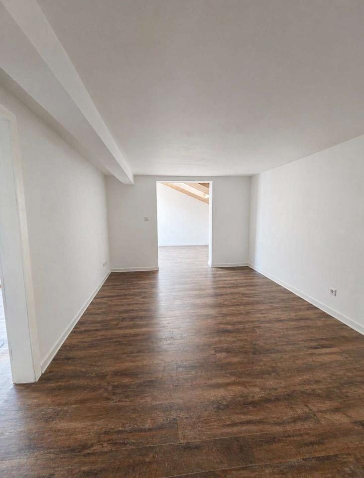 Thumbnail-Großzügige 4-Zimmer-Wohnung mit vielseitiger Aufteilung