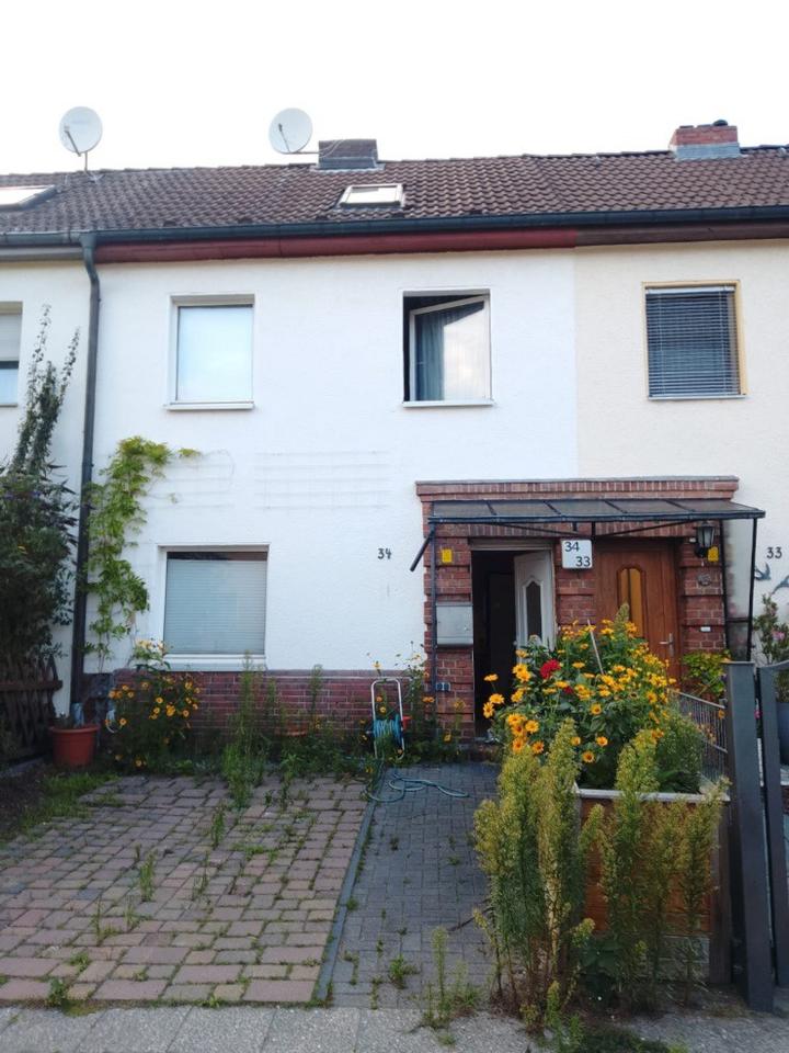Thumbnail-Ein Zimmer im Haus mit Garten