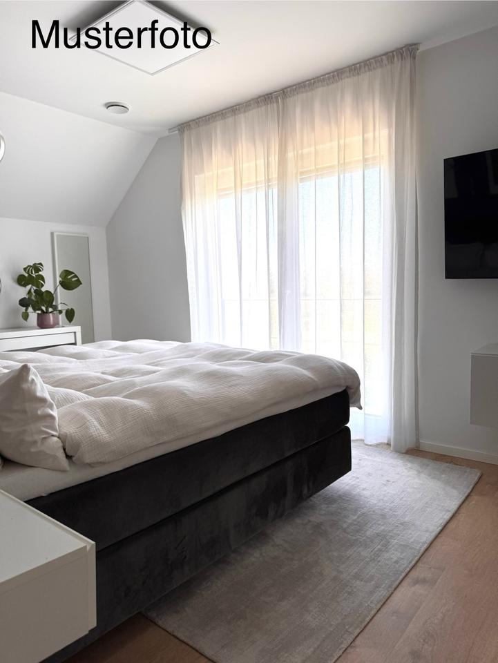 Thumbnail-Kernsanierte, vollmöblierte 2 Zimmer 34m2 DG Wohnung in Toplage
