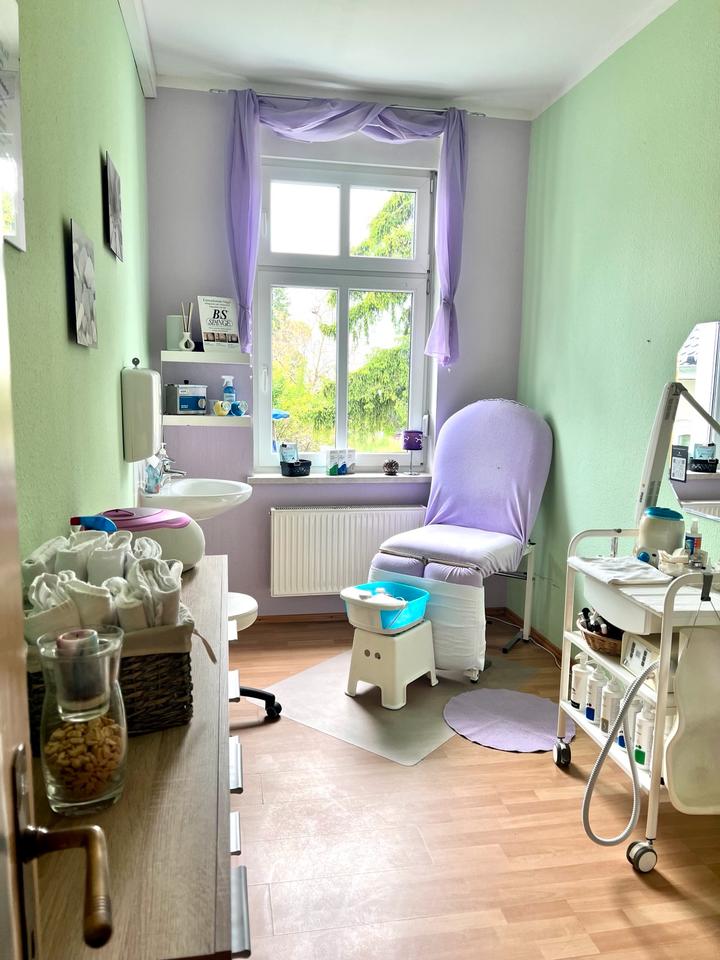 Thumbnail-Fußpflegekabine in hochwertigem Friseursalon zu vermieten