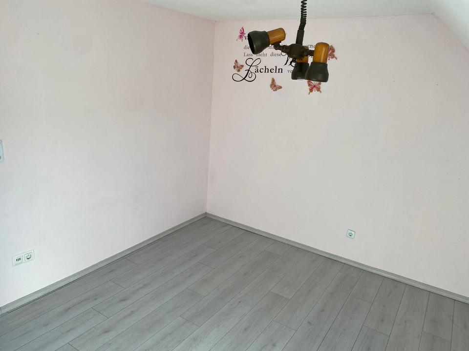 Thumbnail-2ZKB Dachgeshoss Wohnung zu vermieten