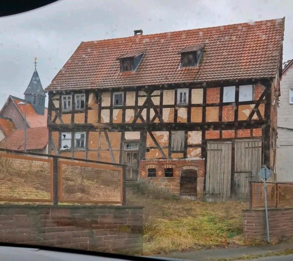 Thumbnail-Mehrfamilienhaus mit Grundstück. Sanierungsbedürftig