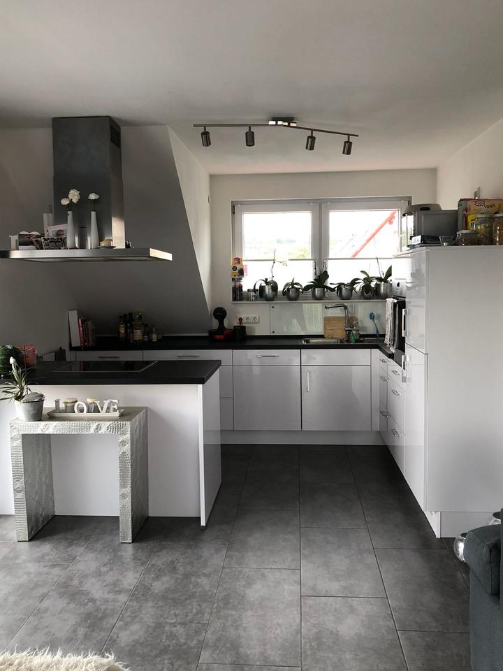 Thumbnail-Helle DG-Wohnung, 3 ZK, Tageslichtbad, Balkon, Wärmepumpe,80qm