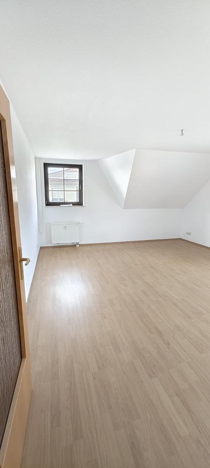 Thumbnail-3- Raum Dachgeschoßwohnung mit Klimaanlage und Stellplatz