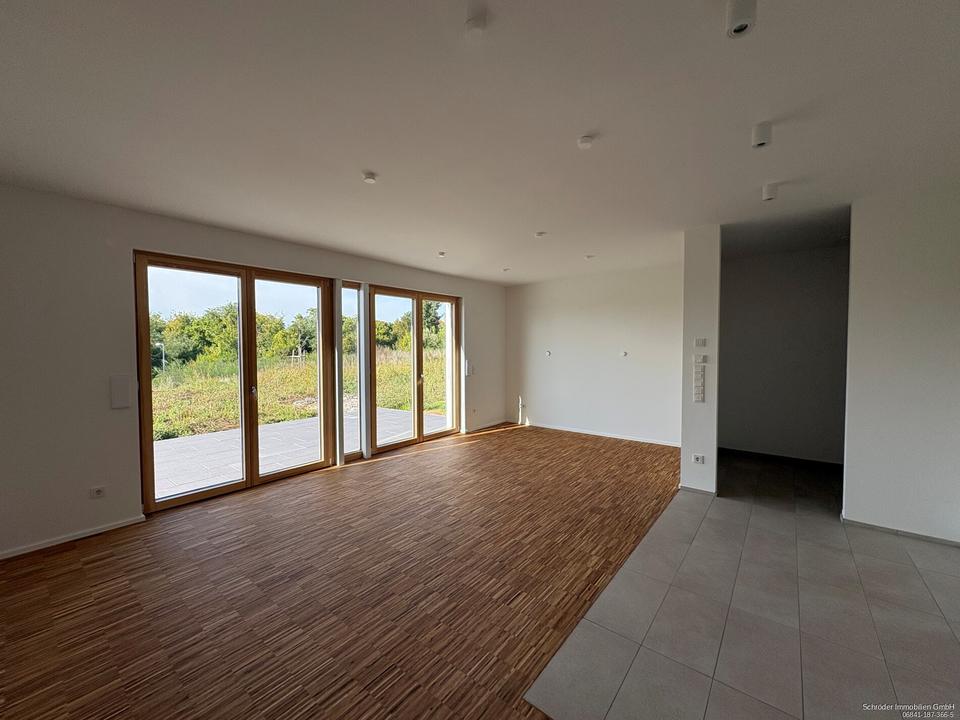 Thumbnail-Neubau in Saarbrücken - Maisonettewohnung mit Terrasse und Stellplatz zu vermieten.