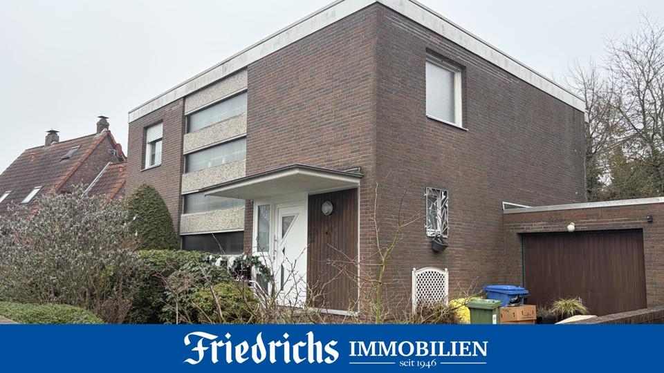 Thumbnail-Gepflegtes Einfamilienhaus in ruhiger Wohngebietslage von Oldenburg mit Terrasse und zwei Garagen