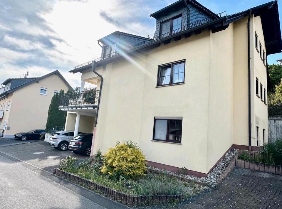 Thumbnail-Großzügiges Drei-Familienhaus mit Garage & mehreren Stellplätzen