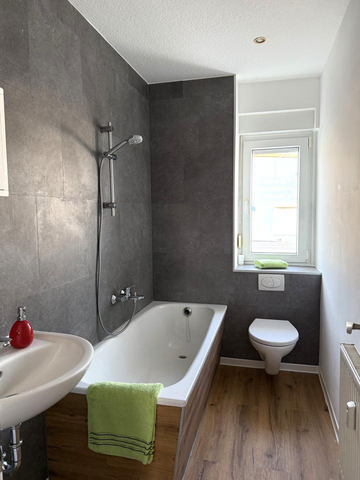 Thumbnail-Frisch renoviert mit Balkon, bei Bedarf mit Einbauküche