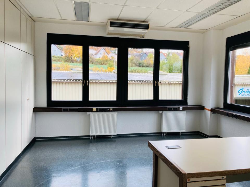Thumbnail-Moderne BüroPraxisräume 4 Räume 150 qm 1.OG, gegenüber Eichhof