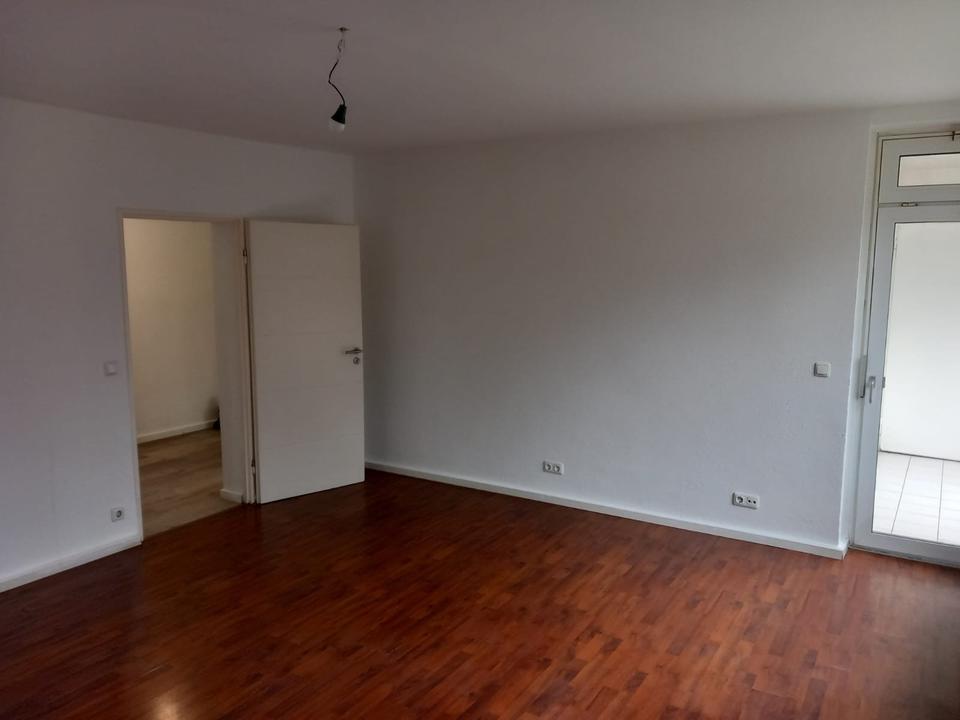 Thumbnail-Große 4 Zimmer Wohnung Niederursel Kapitalanlage Provisionsfrei!