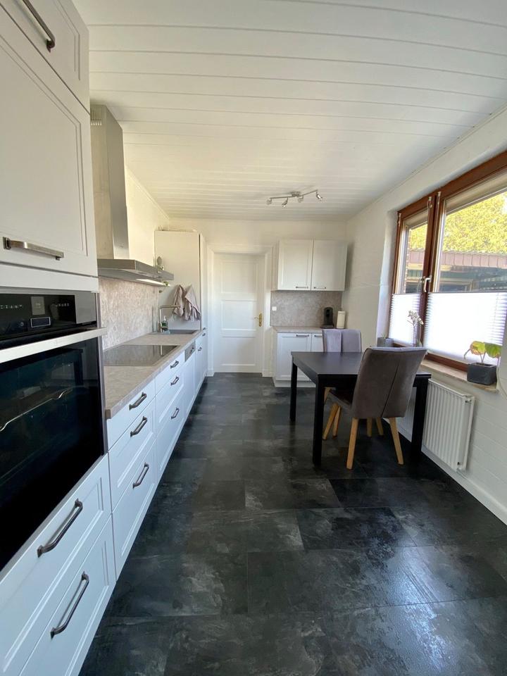 Thumbnail-Möblierte DG-Wohnung (70 m') mit Dachterrasse, Pauschalmiete