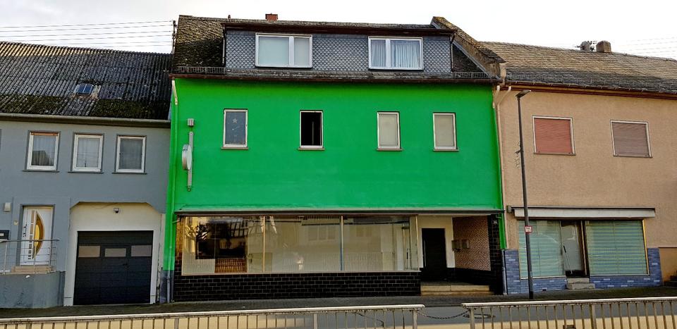 Thumbnail-Großes Haus mit Wohnungen, LadenBüro in Miehlen, Renditeobjekt