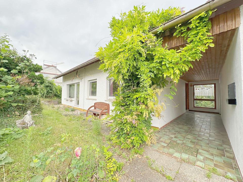 Thumbnail-Charmantes Einfamilienhaus mit Balkon und großem Garten