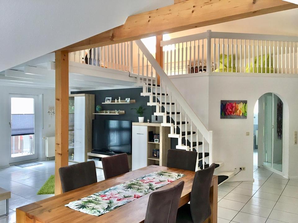 Thumbnail-Geräumige, helle, ruhig gelegene Wohnung mit 2 Balkonen und Gale