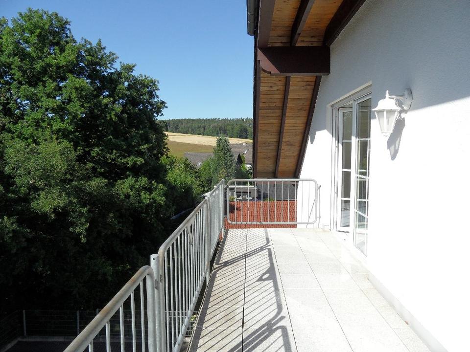 Thumbnail-PUDERBACH: Groß-Hell-Geräumig, Dachgeschosswohnung mit Balkon in ruhiger Lage