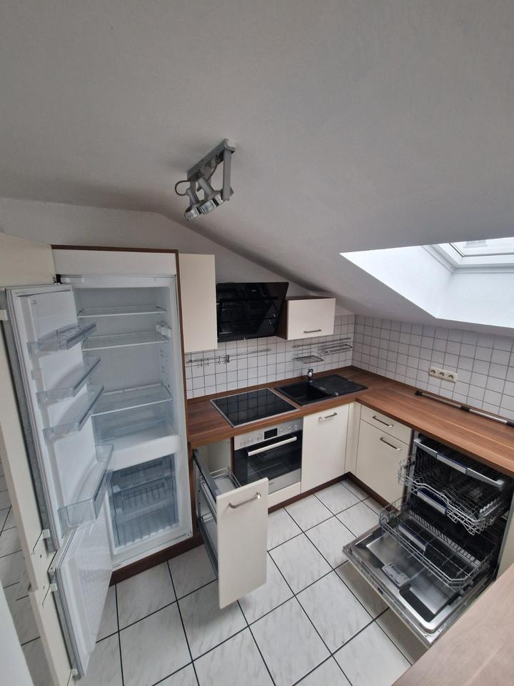 Thumbnail-Helle teilmöblierte DG-Wohnung, frisch renoviert, tolle EBK