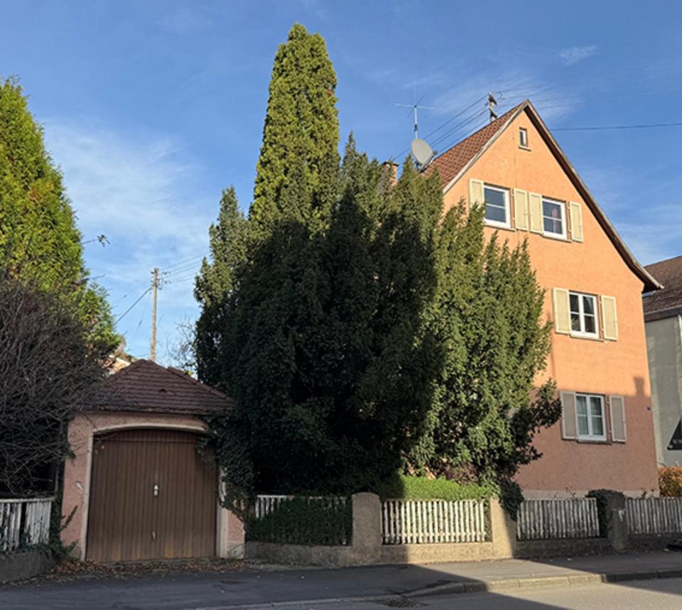 Thumbnail-Zweifamilienhaus in zentraler begehrter Lage mit Garage Garten
