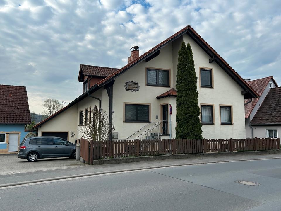 Thumbnail-Wohnen mit Blick auf die Raue Ebrach, Bilder folgen, Renovierung