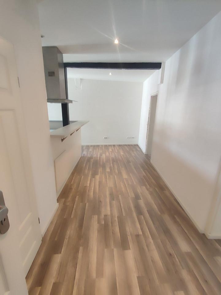 Thumbnail-freundliche helle 2-Zimmerwohnung mit Balkon und Einbauküche