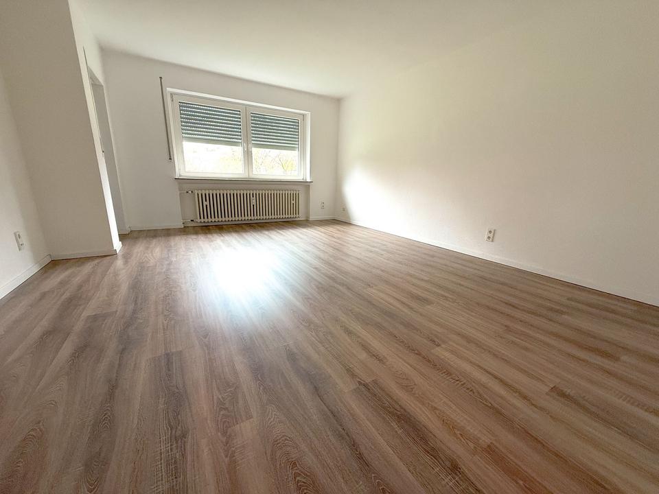 Thumbnail-Großzügige 4-Zimmer-Wohnung im Erdgeschoss