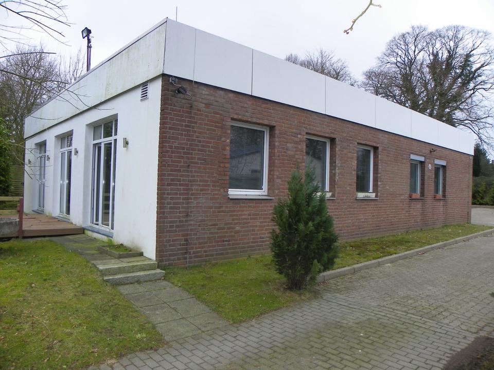 Thumbnail-Haus mit Tiefgarage und gr. Grundstück