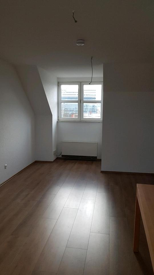 Thumbnail-Dachgeschoss Wohnung in FFM Niederrad 1.190,- Warmmiete 80 qm