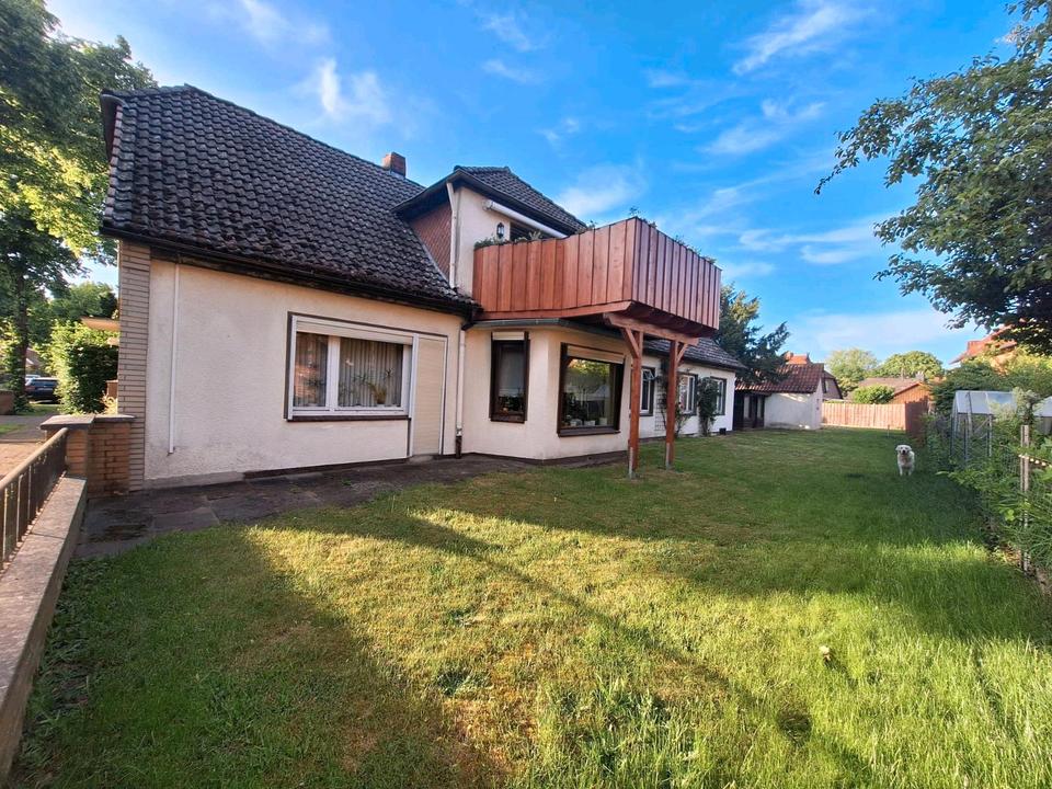 Thumbnail-Renovierungsbedürftiges Zweifamilienhaus mit großem Grundstück