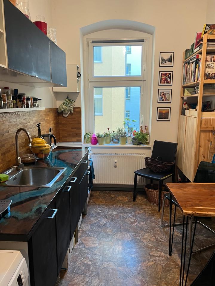 Thumbnail-Möblierte 2-Zimmer-Altbauwohnung, ca. 70 m2 mit Balkon