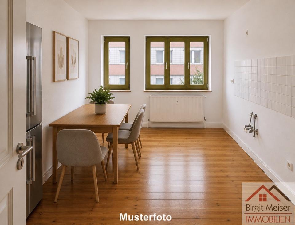 Thumbnail-Barcastraße, Stadtteil Oststadt * Helle 2 Zimmer-Wohnung mit Duschbad, 2. OG, Übergabe nach Komplettrenovierung