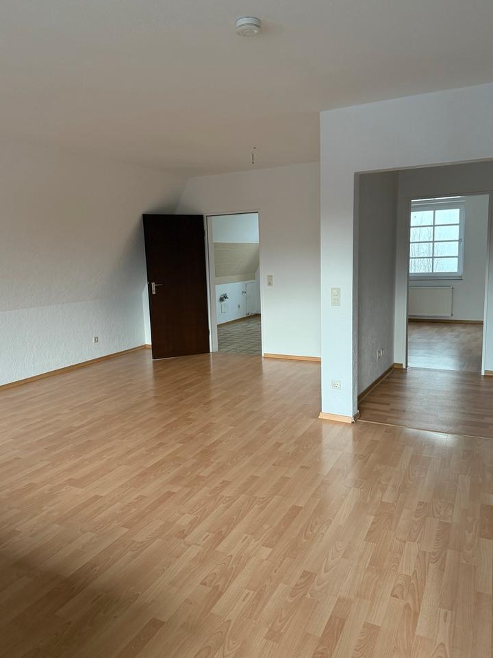 Thumbnail-Großzüge helle Stadtwohnung mit separaten Zimmer (Büro)