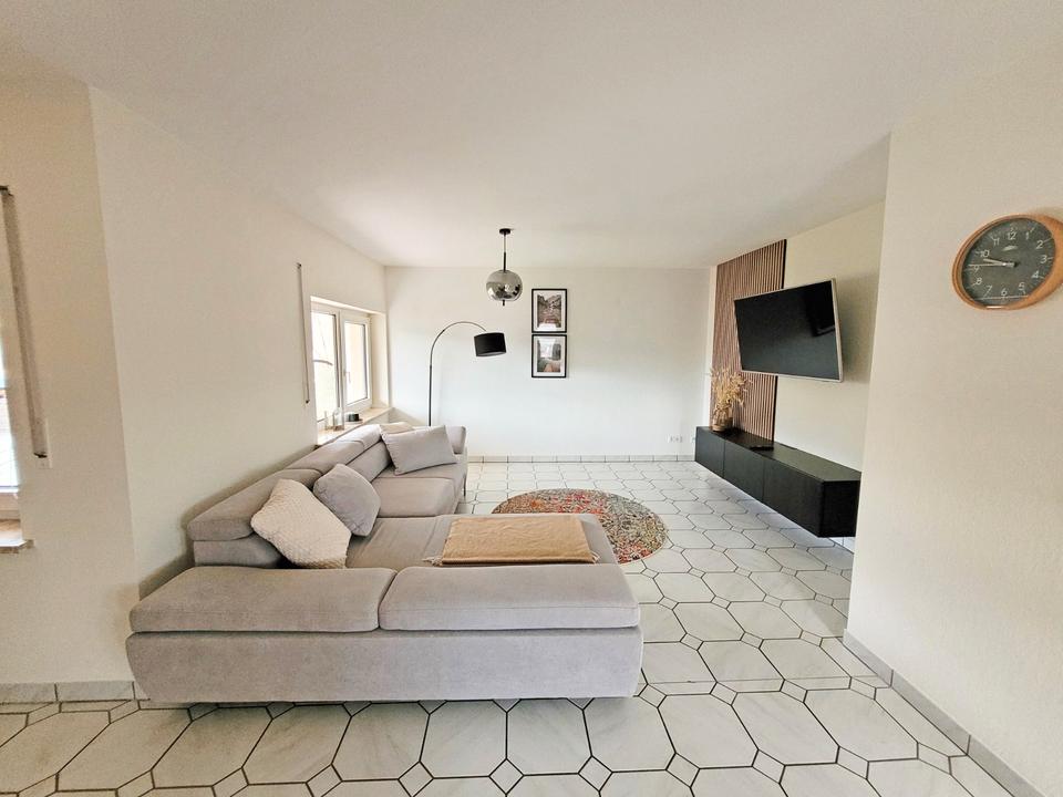 Thumbnail-TOLLE LAGE!!! Gemütliche 3- Zimmer-Dachgeschosswohnung mit Einbauküche und Fußbodenheizung