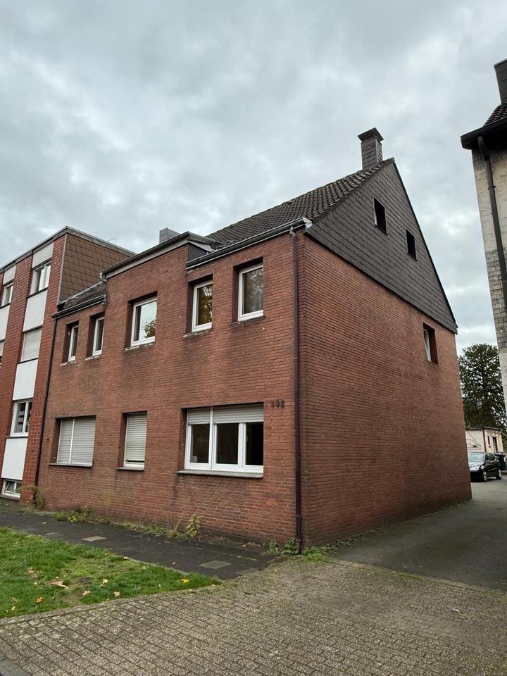 Thumbnail-Mehrfamilienhaus mit 3 Garagen und Großen Grundstück