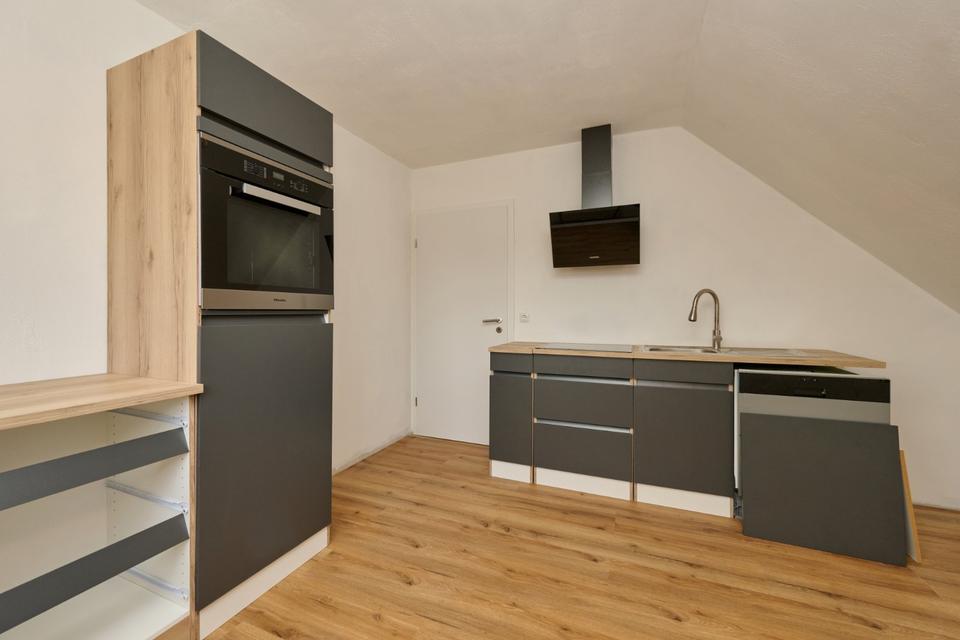 Thumbnail-Erstbezug nach Sanierung: Charmante 3-Zimmer Dachgeschosswohnung