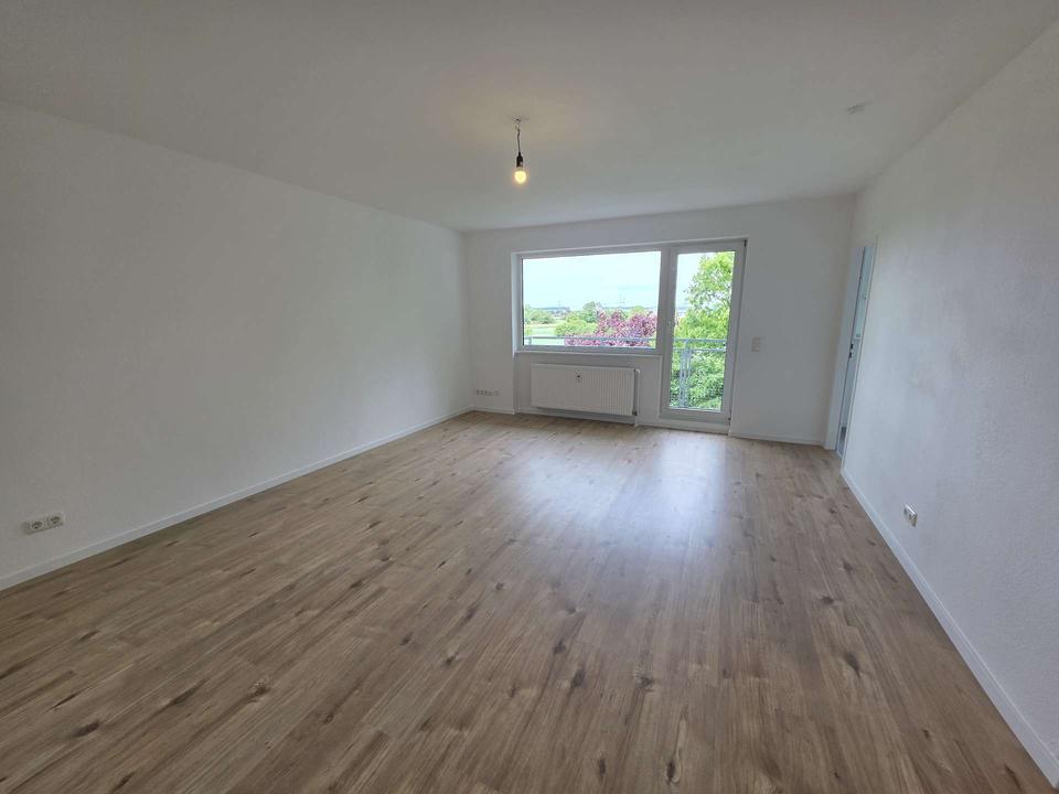 Thumbnail-Große 1 Zimmer Wohnung mit Balkon