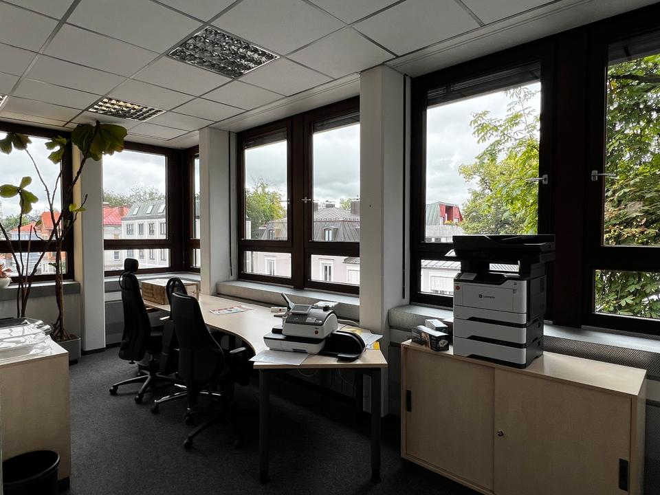 Thumbnail-Helles Büro in der Innenstadt mit Parkplätzen zu vermieten, verschiedene Aufteilungen möglich!