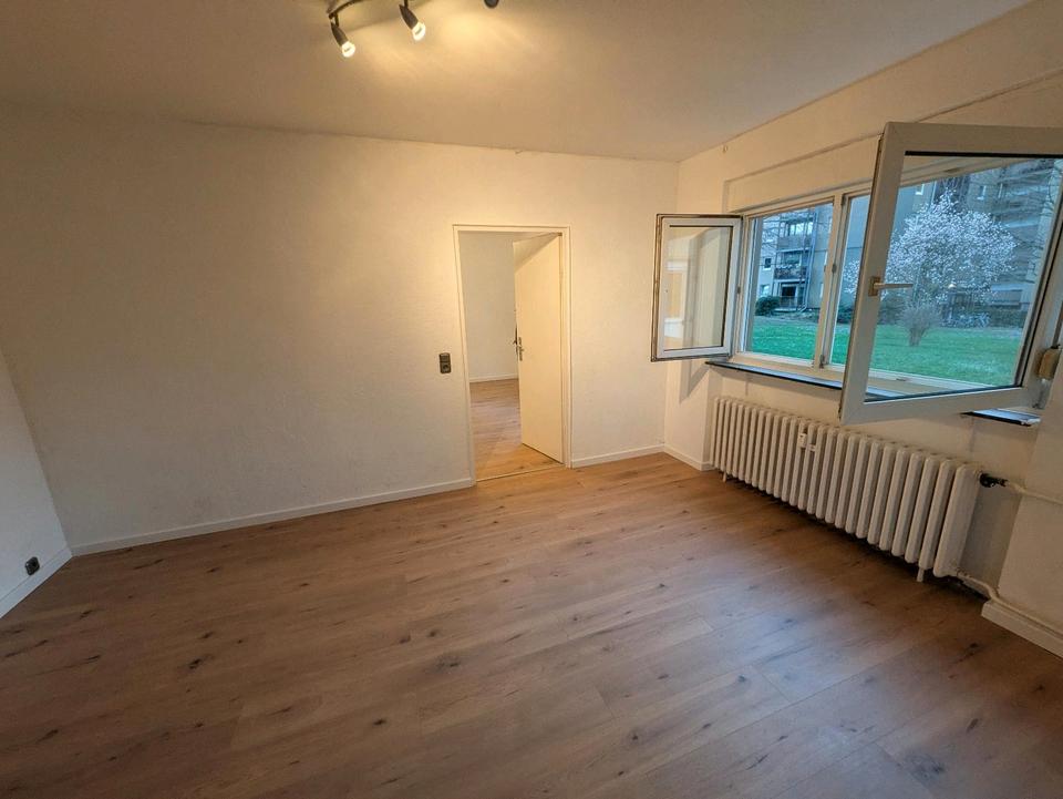 Thumbnail-VERKAUF Renovierte 2-Zimmer-Wohnung mit Loggia in Köln-Zündorf
